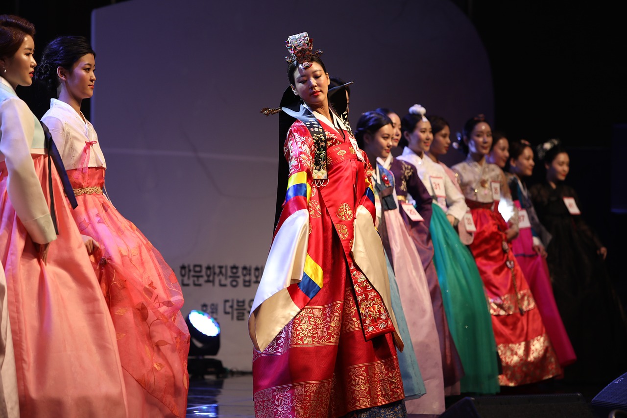 Twice最新动态，音乐、影视与时尚的多维展现