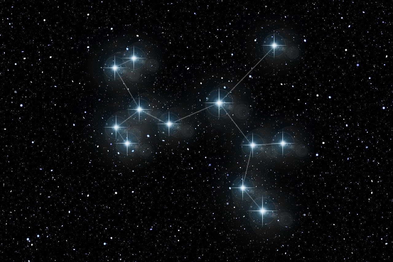 带健字的明星，星光璀璨，潮流引领者