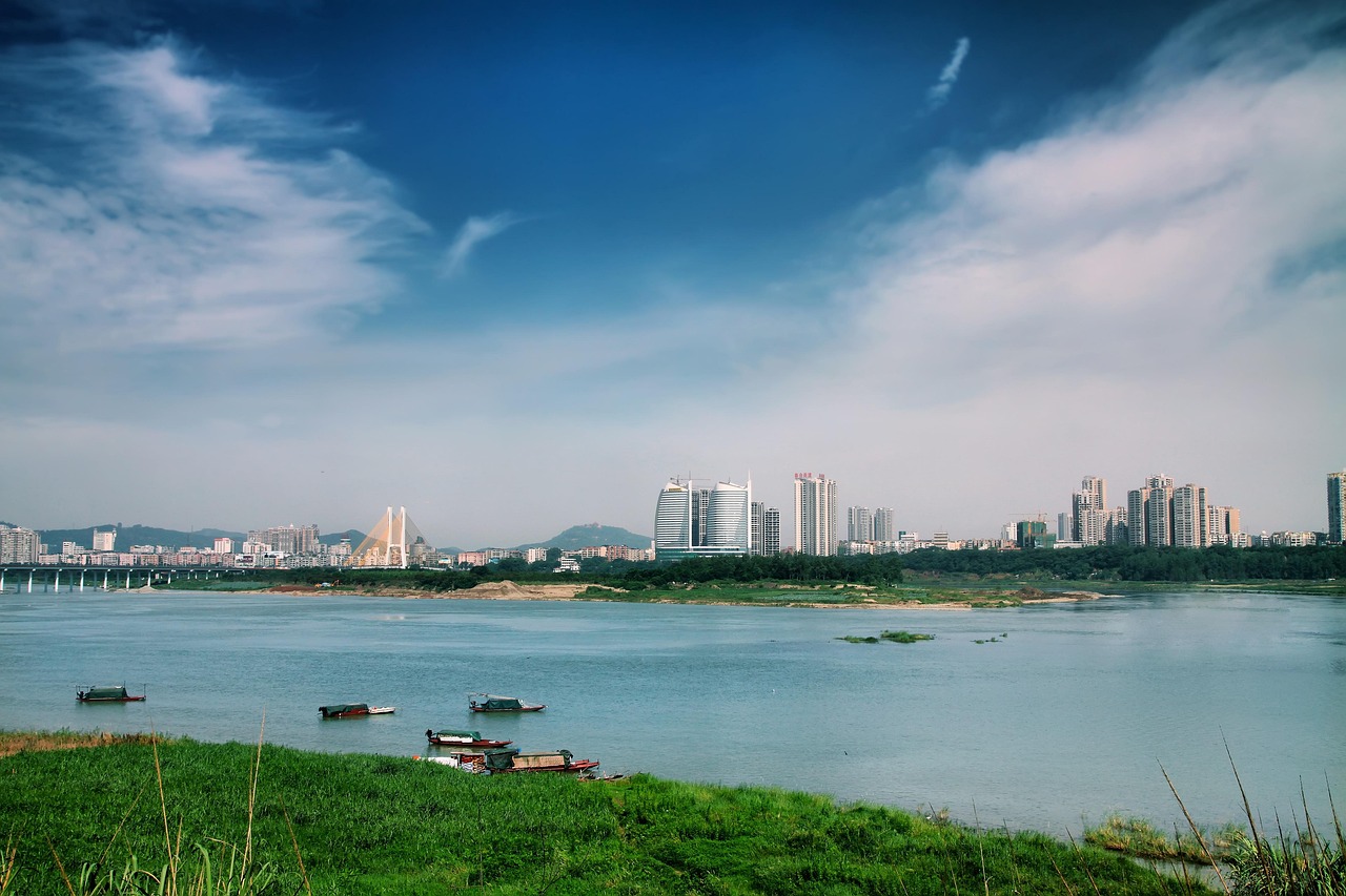 湖北来凤大河美景图，流动的生态画卷展示自然韵味与生态魅力