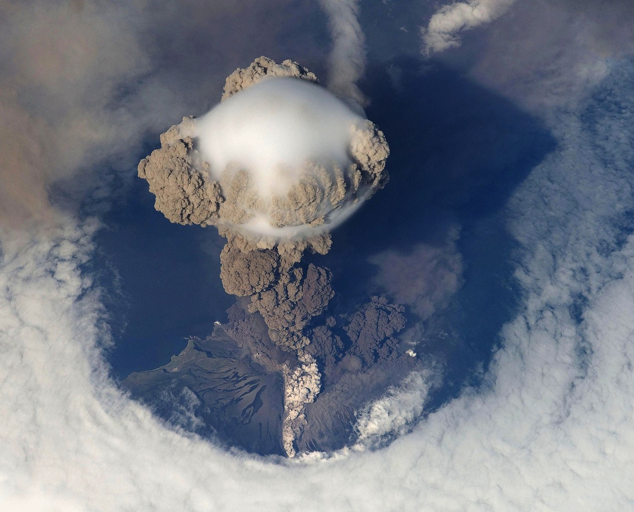 富士山火山喷发最新动态，影响与应对策略揭秘