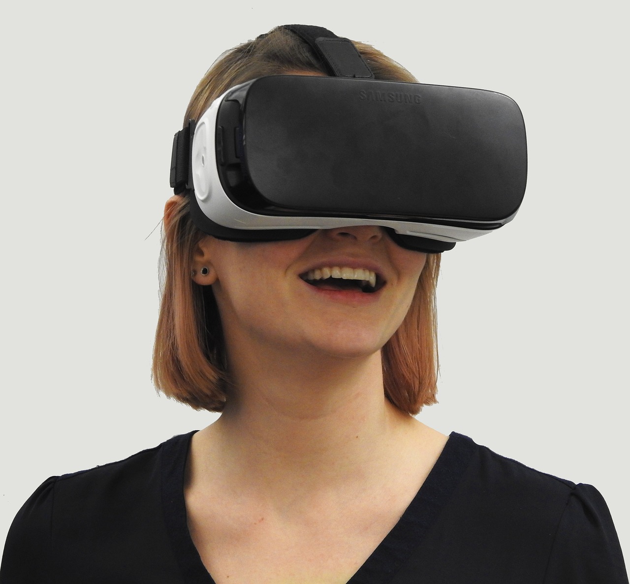 最新VR设备引领革新，重塑虚拟现实世界体验